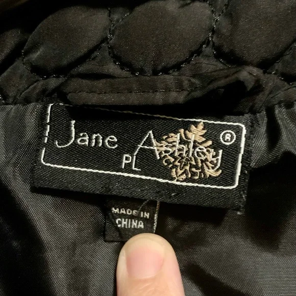 Petite Black Vest - Picture 2 of 5